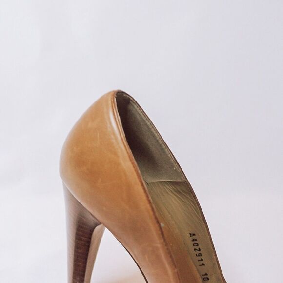 Stuart Weitzman Open Toe Crisscross Pumps in 10M - Picture 11 of 14